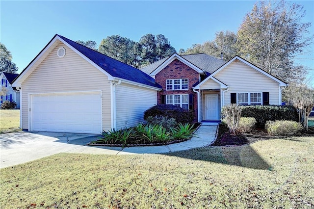 view of front of home featuring a front yard