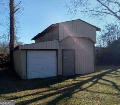 view of detached garage