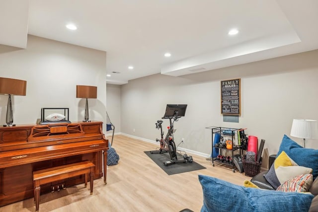 workout room featuring light wood-style flooring, recessed lighting, and baseboards