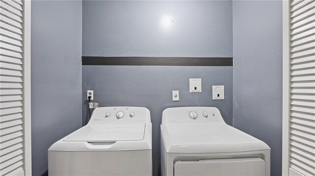 47 Arbor End, Smyrna, GA 30080 - laundry area featuring washing machine and clothes dryer