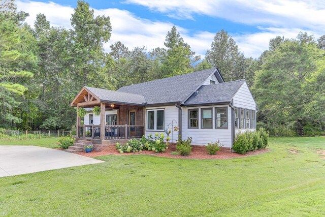 view of front of property with covered porch and a front lawn