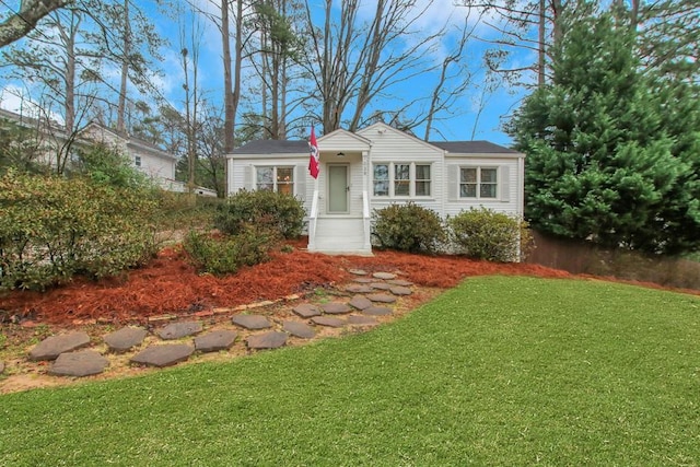 ranch-style house featuring a front yard