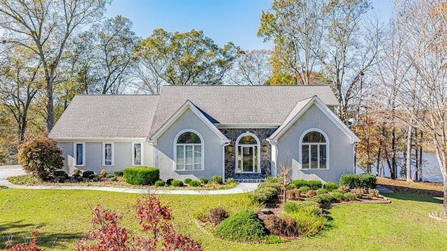 view of front of home featuring a front yard