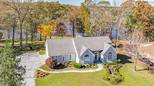 view of front of home with a front lawn