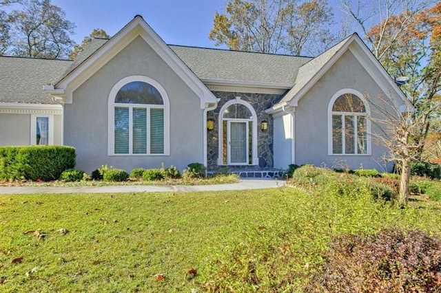 ranch-style house featuring a front lawn