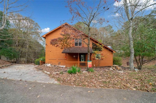 view of front of property featuring a porch