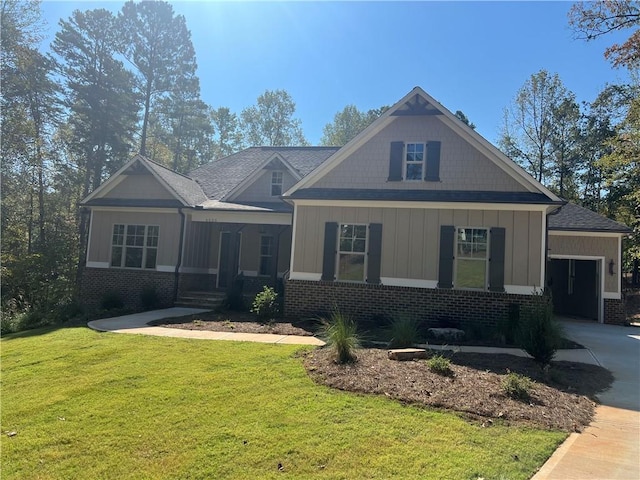 craftsman-style home featuring a porch and a front lawn