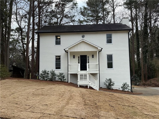 view of front facade with a front yard