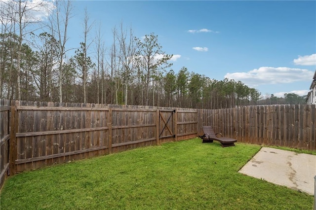 view of yard featuring a fenced backyard