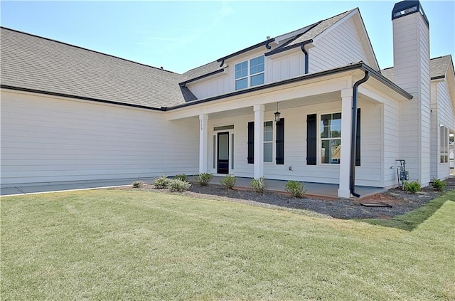 view of front facade with covered porch and a front lawn