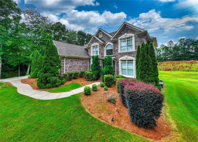 view of front of house featuring a front lawn