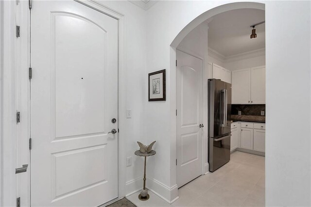living room with visible vents, dark wood-style floors, and crown molding