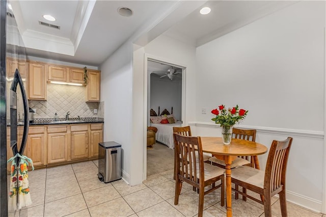 895 Ovalene Ln SW, Marietta, GA 30064 - dining area with light tile patterned floors, a ceiling fan, a tray ceiling, visible vents, and recessed lighting