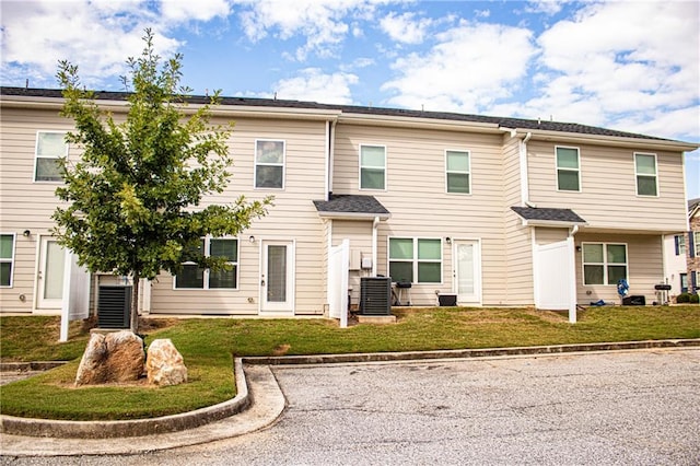 townhome / multi-family property featuring a front yard and central AC