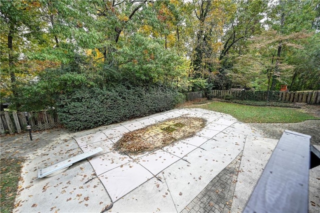 view of yard featuring a patio area