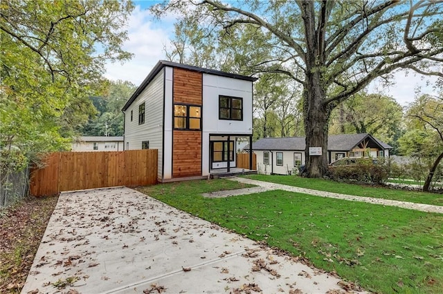 view of front of house with a front lawn