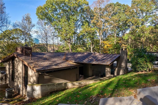 view of home's exterior with cooling unit