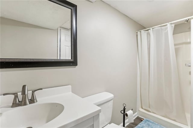 bathroom with a shower with shower curtain, hardwood / wood-style floors, vanity, and toilet