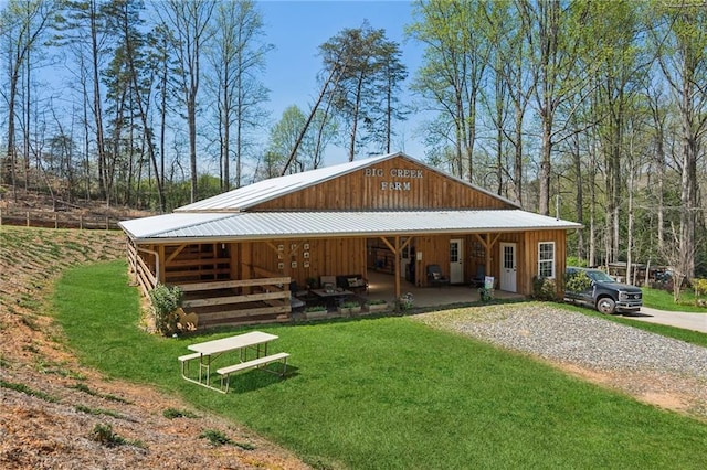 view of property's community featuring driveway and an outdoor structure