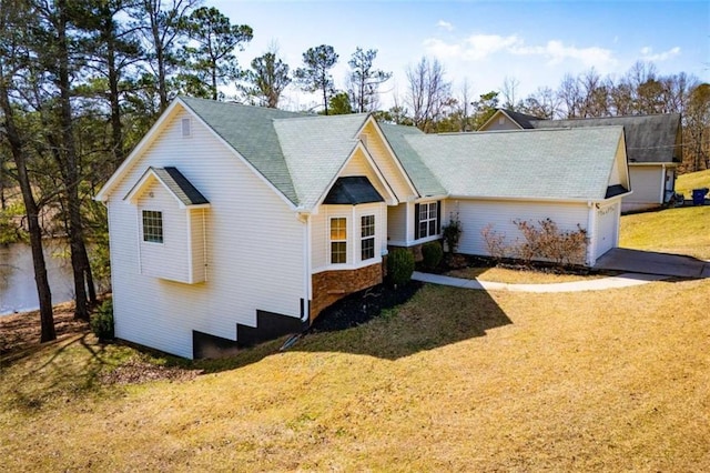 view of front of property with a front yard