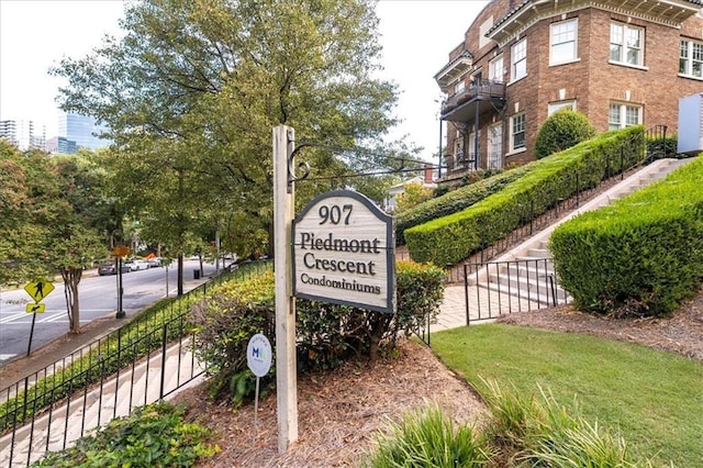 community / neighborhood sign featuring fence