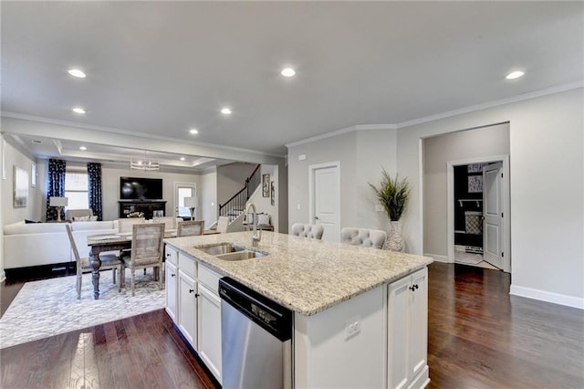 kitchen featuring a sink, stainless steel dishwasher, a center island with sink, and dark wood-style flooring