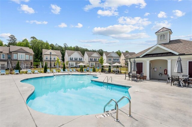 173 Basil St, Cumming, GA 30040 - community pool with a residential view and a patio area