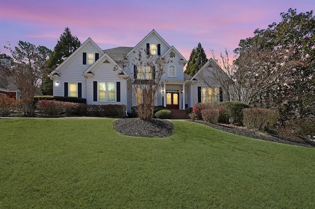 view of front of house featuring a lawn