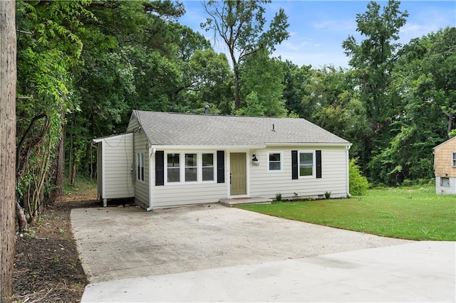 view of front of house with a front lawn