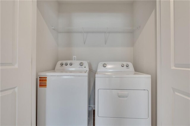 323 Rolling Green Rd, Adairsville, GA 30103 - laundry room with washing machine and dryer