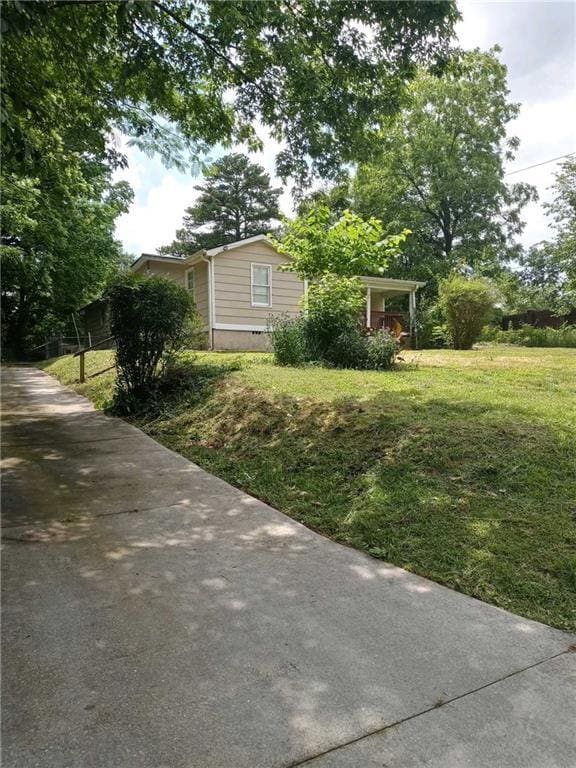 1095 S Burnt Hickory Rd, Douglasville, GA 30134 - view of side of home with a lawn