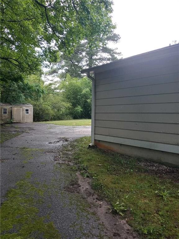 1095 S Burnt Hickory Rd, Douglasville, GA 30134 - view of side of home