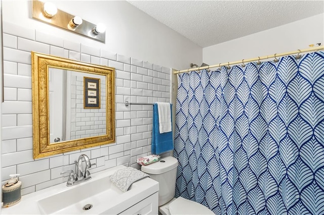 full bath with a shower with curtain, a textured ceiling, vanity, and toilet