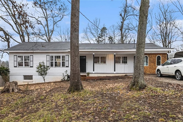 ranch-style house featuring covered porch