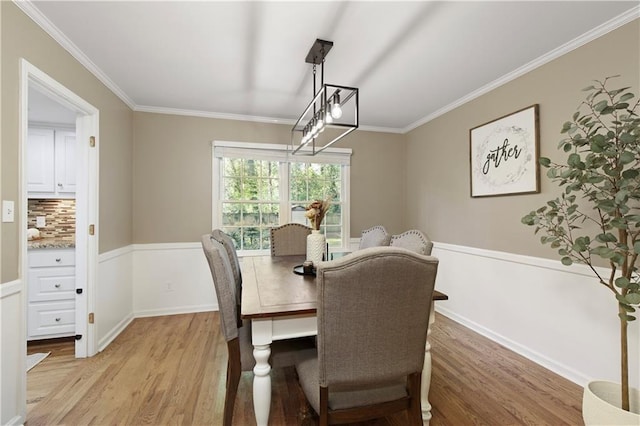 3719 Northbrook Ct, Atlanta, GA 30340 - dining space featuring light wood-style flooring, crown molding, and a chandelier