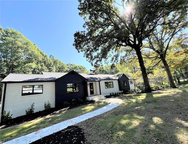 view of front facade with a front lawn