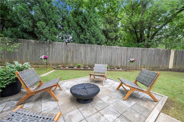 view of patio with a fire pit