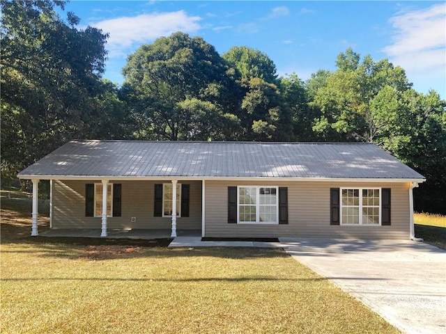 ranch-style home with a porch and a front lawn