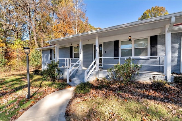 single story home with covered porch