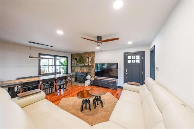 living room featuring a ceiling fan, plenty of natural light, wood finished floors, and recessed lighting