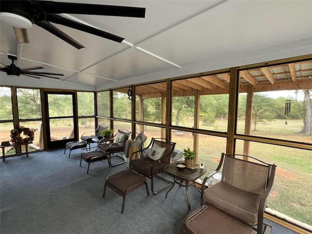 sunroom with ceiling fan