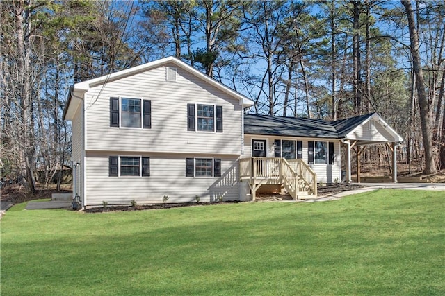 tri-level home featuring a front lawn