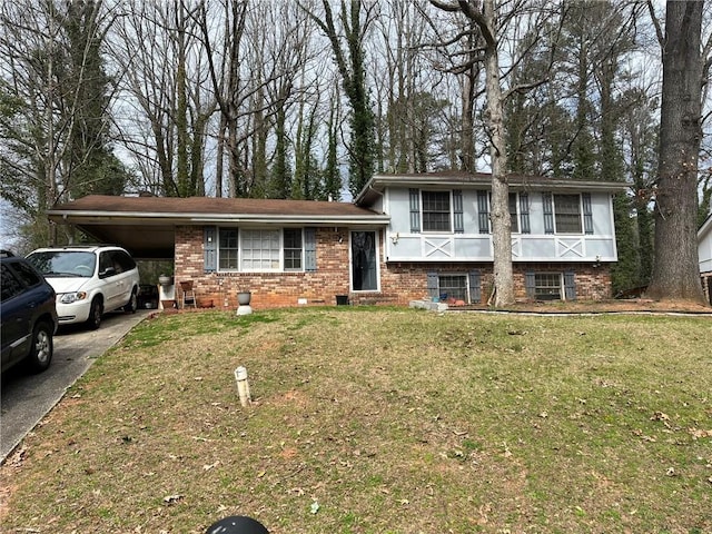 split level home with a carport, aphalt driveway, a front lawn, and brick siding