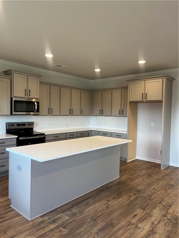 kitchen featuring gray cabinets, a kitchen island, dark wood-style floors, stainless steel appliances, and light countertops