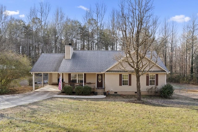 view of front facade featuring a front lawn, a carport, and a porch