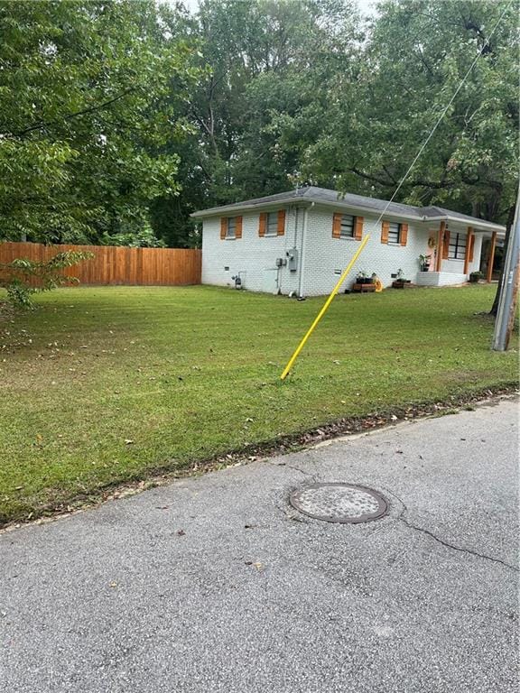 exterior space featuring a front yard