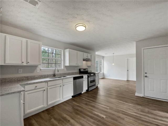 kitchen with sink, stainless steel appliances, a textured ceiling, and white cabinetry