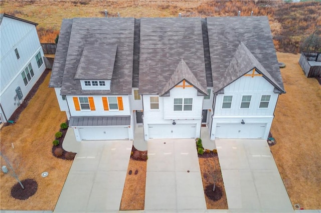 view of front facade featuring a garage