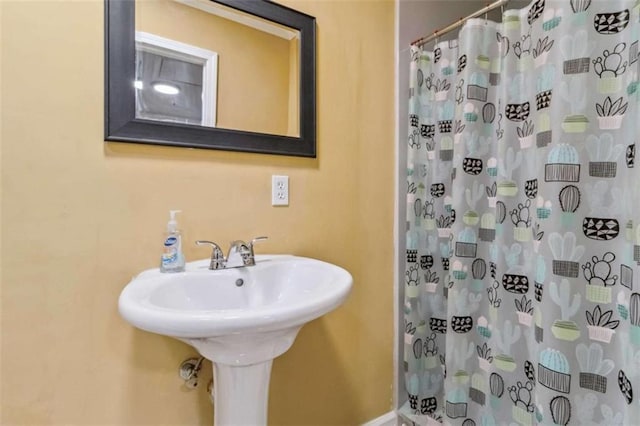 bathroom featuring curtained shower