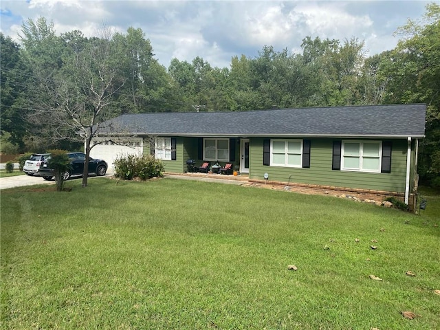 single story home featuring a front lawn